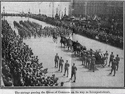 Le cercueil d'Edith Cavell passant devant la Chambre des Communes